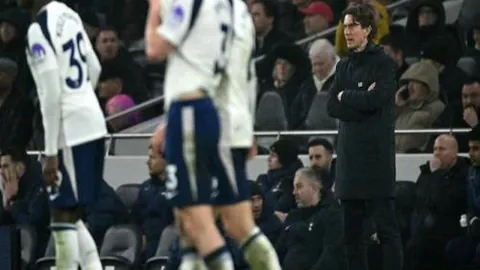 利兹联对战狼队：卡尔弗特-勒温领衔首发，安热尔-戈梅斯出战